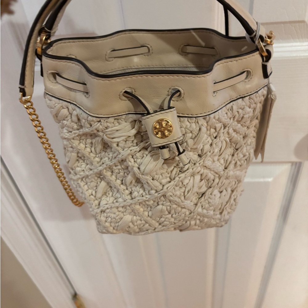 Elegant Cream Woven Bucket Bag 

8.25x8.25